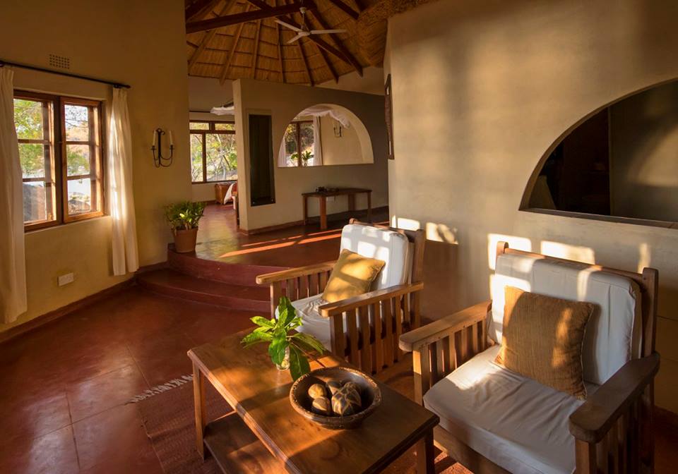 Makuzi beach Lounge